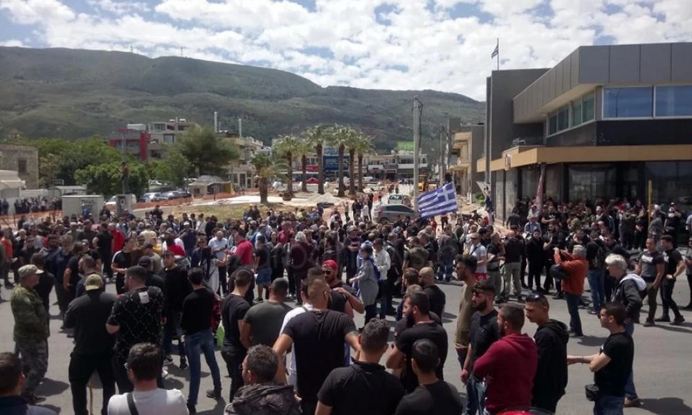 Συγκέντρωση στη Σούδα ενάντια στη μεταφορά μεταναστών στην Κρήτη
